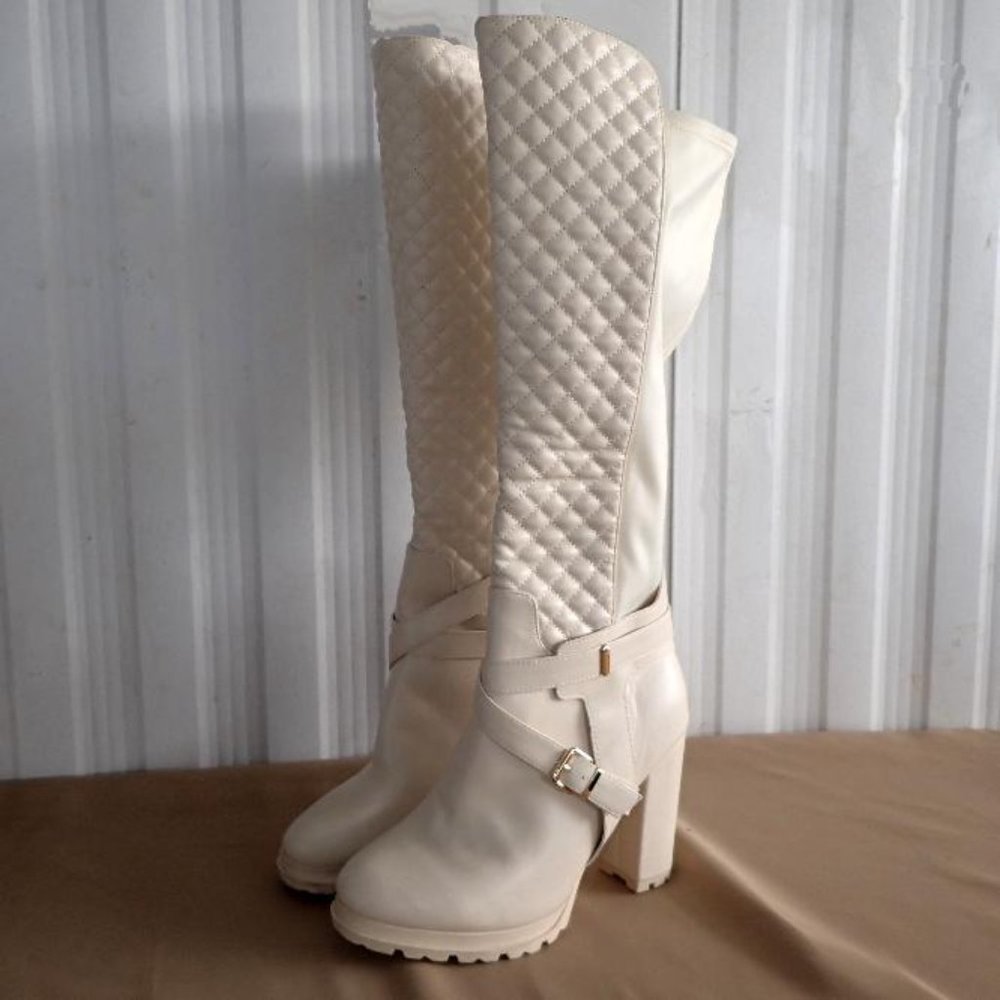 Shoe Dazzle Ebeliz Block Heel Lug Sole Snow Boot